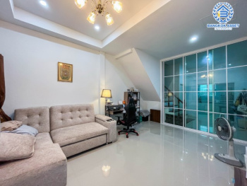 *****ทาวน์เฮ้าส์มือสองกรุงเทพฯ ม.ซอยสุขนิรันดร์ แจ้งวัฒนะ10 เนื้อที่ 18 ตร.ว. ฟังก์ชัน 2 ห้องนอน 2 ห้องน้ำ 1 ที่จอดรถ แถมฟรี! 2 เครื่องปรับอากาศ บนทำเลใกล้สนามบินดอนเมือง เพียง 10 นาทีก็ถึงรถไฟฟ้าสายสีแดง "สถานีหลักสี่" และทางด่วน "อุตราภิมุข" จองเลย!